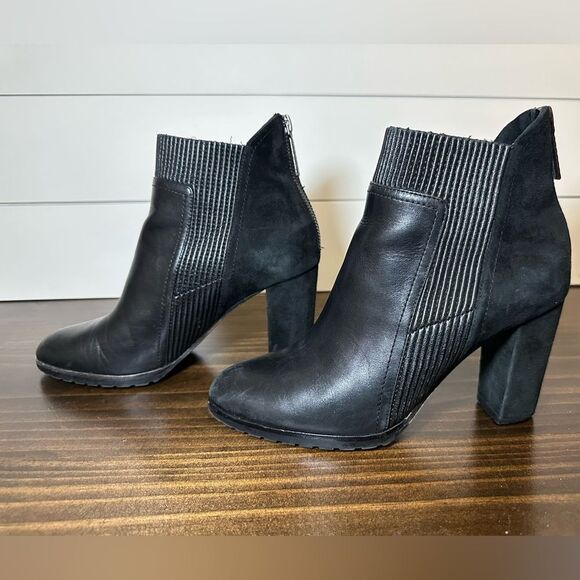 Donald Pliner Hudson Heeled Chelsea Ankle Boot Black Leather‎ Women's 7.5 - Picture 2 of 14